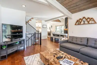 Image de Chamonix 24 is a 2bed plus loft 3 bath Upgraded Canyon Ldge Nearly Ski in Ski Out Sleeps 8