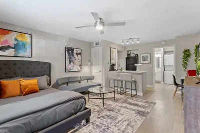 Image de Cozy chic studio close to Downtown and Domain