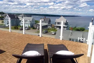 Image de Arguably Best View on the Nubble Peninsula. Newer Home within modern amenities and plenty of space.