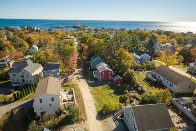 Image de Spectacular New 6 Bedroom home that has it all for a modern Vaca! !