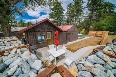 Image de New cabin w/ hot tub, fireplace near National Park