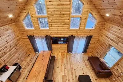 Image de Custom Log Cabin 4bd 2ba | Game Room Air Hockey Foosball Arcades