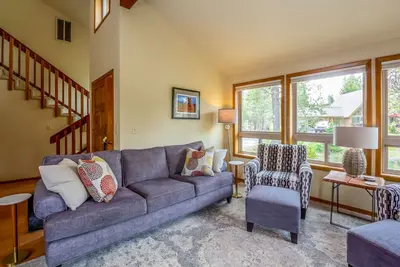 Image de Yank01 - Cozy Home, Gas Fireplace, Dog Friendly