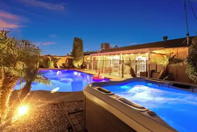 Image de Beautiful 3br home with free heated pool/spa! Near Old Town, Asu, golf & more.