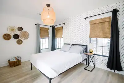 Image de 1-Bed w/Private Entrance, quarters attached to main house, 10 Min from Downtown!