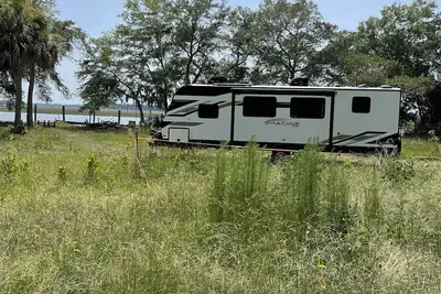 Image de Waterfront Rv with deep water access & Nearby Boat Ramp!