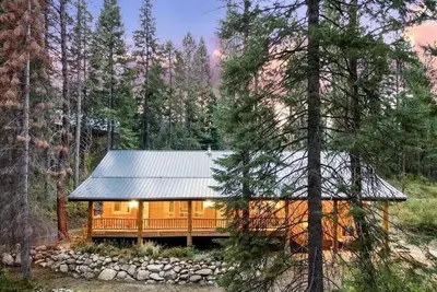 Image de Cutthroat Cabin: Large cabin with creek, 5 min. to Terrace Lakes for golf