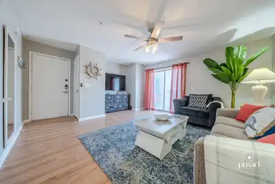 Image de Hidden Gem condo w/ Pool < 0. 5 Mi to the Beach!
