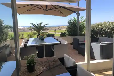 Image de Appartement climatisé avec terrasse face à la mer