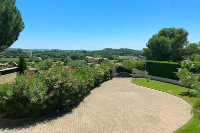 Image de Les hauts de la pinède villa climatisée Piscine, jacuzzi & boulodrome.