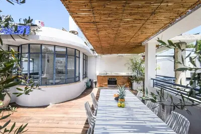 Spacious 3br Penthouse w Rooftop 7 min from Beach by Sea N ' Rent