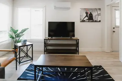 Image de Star Wars Themed 2 Br | Close to Dt/Mt | Laundry