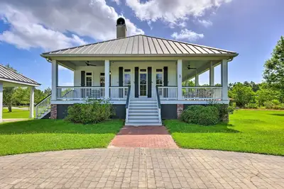 Image de Bright Waveland Home - Walk to Beach Access!