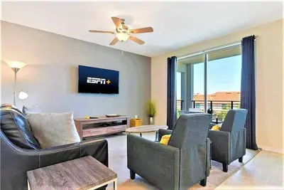 Image de Stay in Style in our Lovely Condo 7 min to Disney