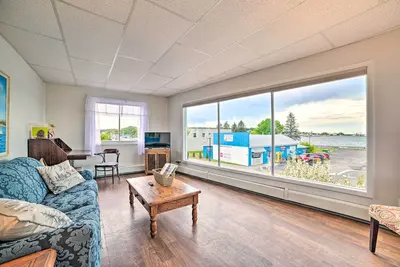 Image de Walkable St Ignace Condo w\/ Lake Huron Views