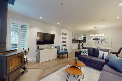 Image de 2br | Snowberry | Wood Burning Fireplace | Near Gondola | Private Patio w/ Bbq | Parking