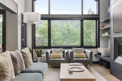 Image de Urban Home at The Aspens by InvitedHome | Hike In/Out, Near Bc Village, Decks