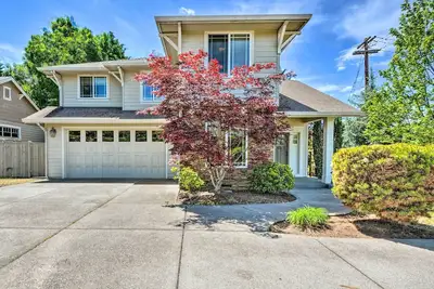 Image de Charming Medford Getaway ~ 4 Miles to Downtown!