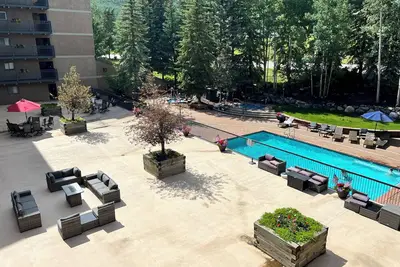 Image de Fabulous Fall Foliage Views. Gorgeous private sunny deck views. Pool. Hot tubs.