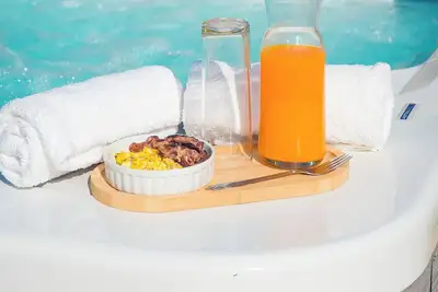 Image de Evasion en plein cœur de la ville T3 Jacuzzis Sauna et piscine