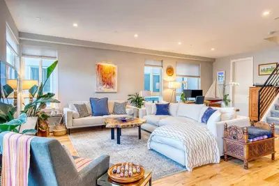 Image de Walk to Empower Field: Townhome w/ Hot Tub!