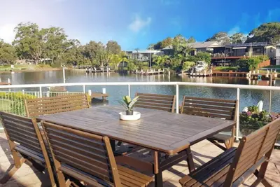 Image de Palatial Multi-family Waterfront