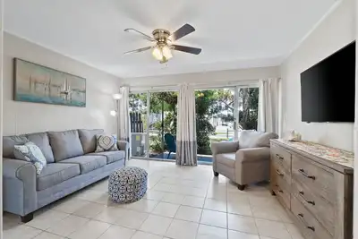 Image de 2 bedroom, Walk to the Beach! Sleeps 6 adults