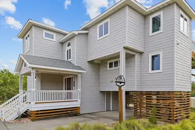 Image de Sunny dog-friendly home with private pool, deck, central Ac, & washer/dryer