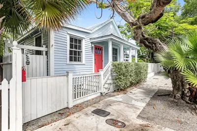 Image de Dog-friendly home with private pool & washer/dryer - walk to pier & dining