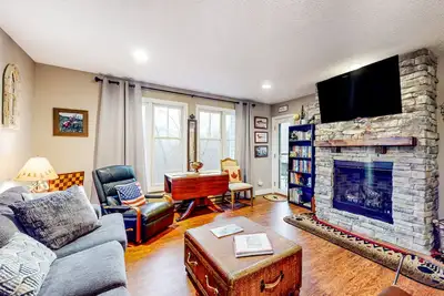 Beautiful home close to outdoor activities with WiFi, private washer\/dryer, deck