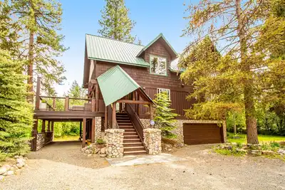 Image de Riverfront cabin with large deck, gorgeous view, woodstove, & quiet location