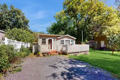 Image de Dog-friendly home with fenced backyard & W/D - lake trails across the street