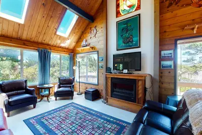 Image de Home near the ocean with beach access, washer/dryer, decks - two dogs welcome