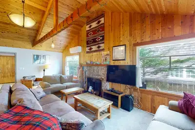 Image de Dog-friendly home with beach access, washer/dryer, fireplace - near golf