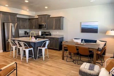 Image de Paris Peak at The Seasons - Brand New Townhome in the perfect location