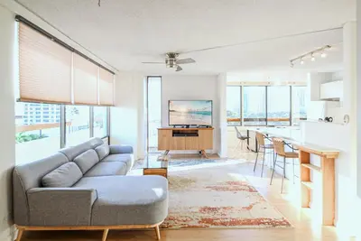 Image de Ocean-view corner condo with fast WiFi & lanai - walk to beach -90 night minimum