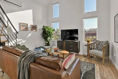 Image de Lofted house 3 min from Lucas Oil Stadium/downtown