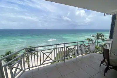 Image de 411 Mistle Cove - Spacious beachfront apartment with large ocean facing balcony