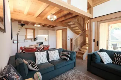 Image de Chalet Serendipity · Accès pistes · Grand confort · Parking couvert · Wifi · Sauna