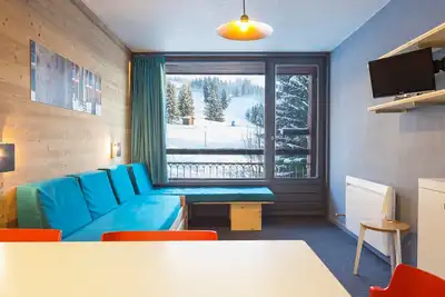 Image de Studio rénové au pied des pistes · Balcon Sud · Proche commerces · 5 couchages