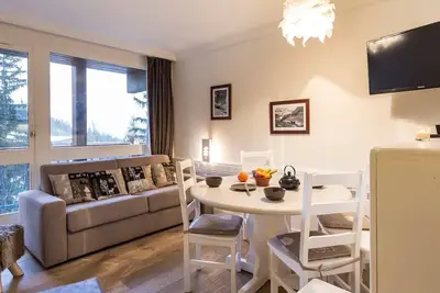 Image de Appartement rénové, au calme, avec balcon, Wifi gratuit, proche commerces, navettes et pistes