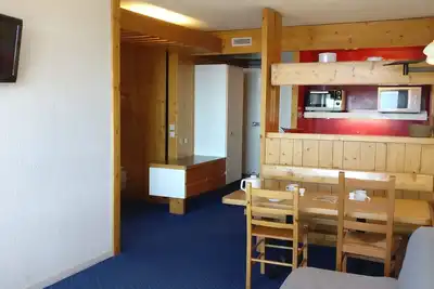 Image de Appartement Lumineux: 2 Pièces, Balcon Sud-Ouest, Wifi, Centre Station