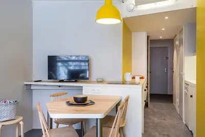 Image de Studio rénové au centre avec balcon et wifi gratuit