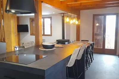 Image de Chalet Spacieux 8 Pers. · Terrasse Sud-Ouest · Hammam · Parking · Proche Arcs 1800