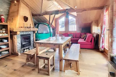 Image de Chalet en bois, 4 chambres, Wifi, skis, parking proche, 8 pers