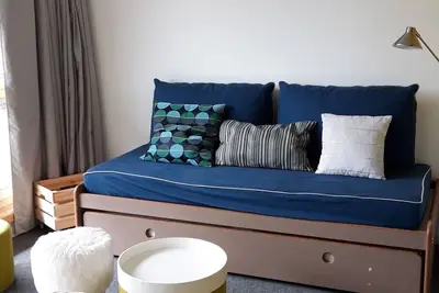 Image de Appartement rénové calme avec balcon, wifi, parking inclus, proche Transarc et commerces