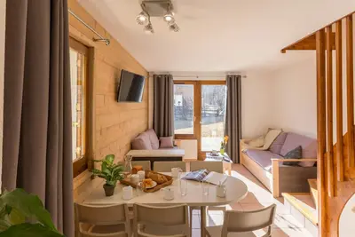 Image de Chalet duplex rénové, navette pistes, terrasse, Wifi, animaux Ok
