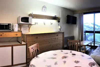 Image de Appartement skis aux pieds avec double balcon, accès piscine, proche commerces et télésiège