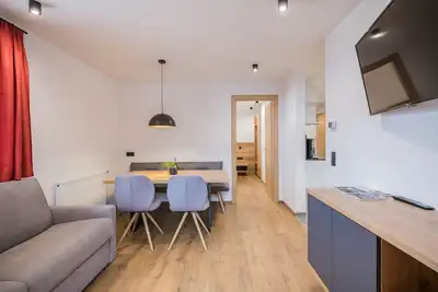 Image de Appartement 'Kuenz Dolomites 4' avec vue sur les montagnes, balcon et Wi-Fi.