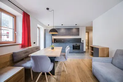 Image de Appartement \"Kuenz Dolomites 3\" avec vue sur les montagnes, balcon et Wi-Fi